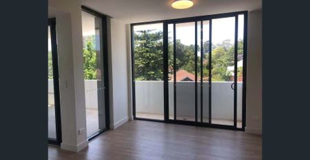 North east facing fully furnished 2 bed 1 bath apartment - Photo 3