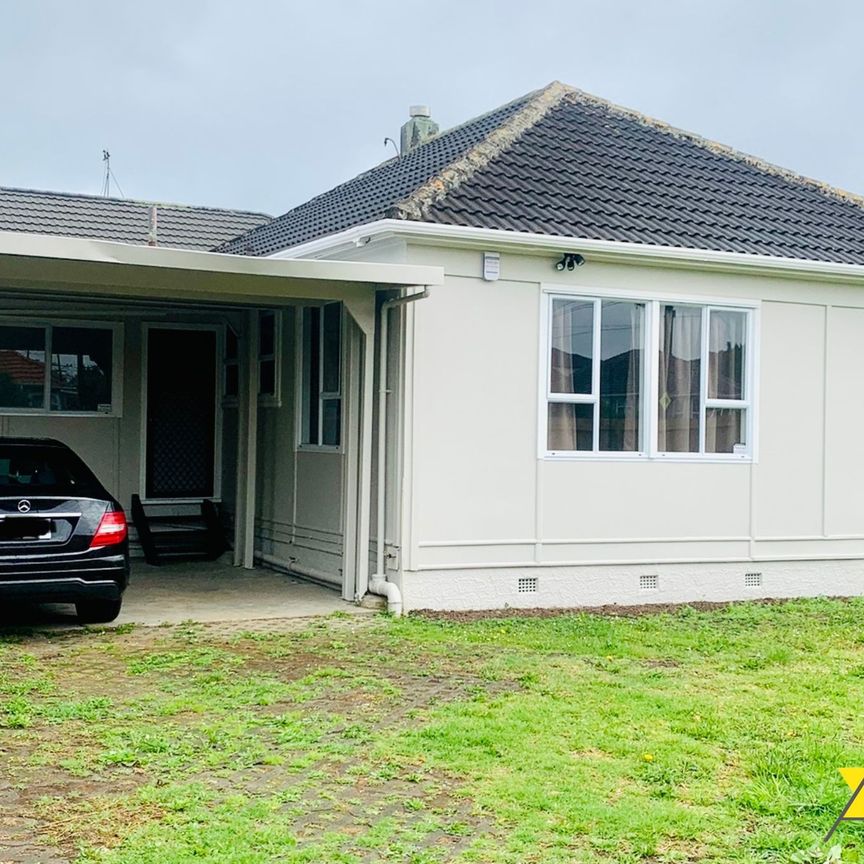 Fully Renovated Four Bedroom spacious house - Photo 1