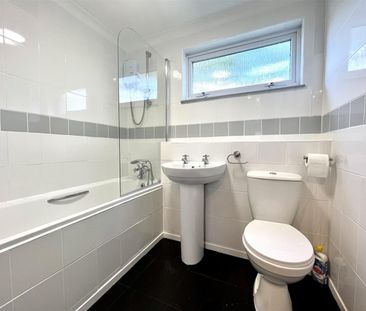 2 Bedroom Flat - Purpose Built To Let - Photo 4