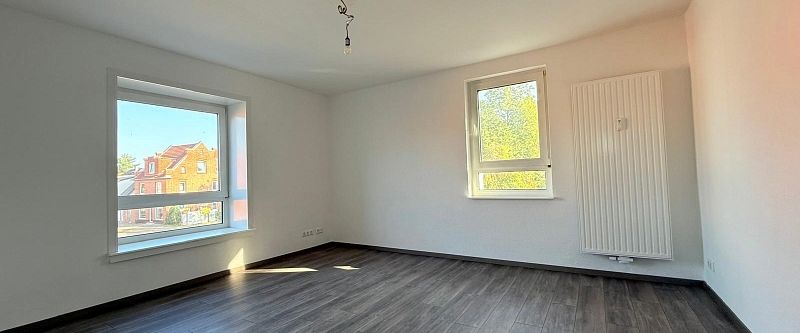 Schicke und renovierte 3-Zimmer-Wohnung in zentraler Lage mit Außenstellplatz! - Foto 1