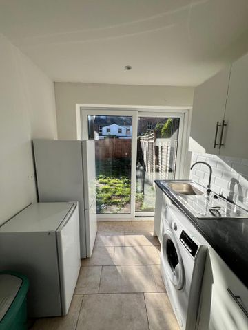 6 bedroom semi-detached house to rent - Photo 5