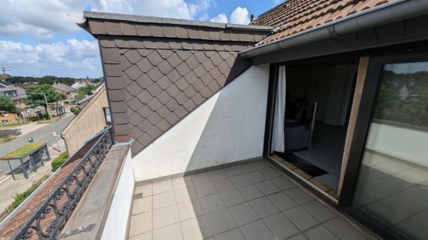 2-Zimmer-DG-Wohnung mit Balkon & Parkplatz - Foto 1