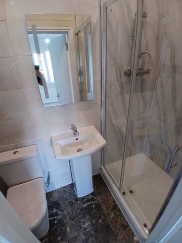 1 Bed Flat, Cambridge Heath Road, E2 - Photo 4