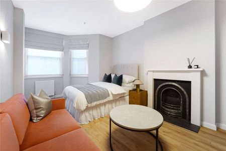 Brilliant studio flat in South Kensington located in a prime position. - Photo 2