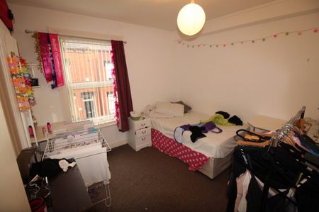 5 Bed - 19 Welton Place, Hyde Park, Leeds - LS6 1EW - Student - Photo 5