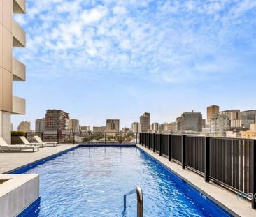 Modern City Apartment with Spectacular Views! - Photo 5