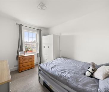 2 bedroom end of terrace house to rent - Photo 4