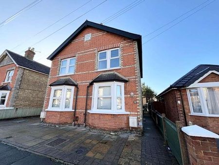 Glebe Road, Egham, TW20 - Photo 5