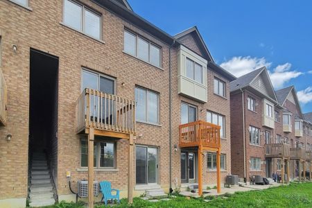 For Lease - 74 Davenfield Circle, Brampton, Ontario - Photo 4