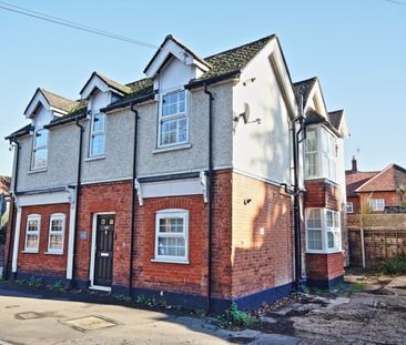 Chobham, Woking - Photo 4