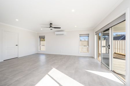 Stunning Brand New 3 Bedroom Home in Kialla! - Photo 2