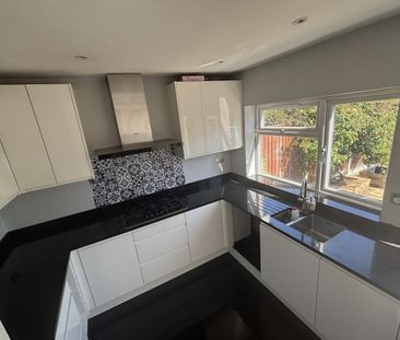 4 bedroom house - terraced to rent - Photo 5