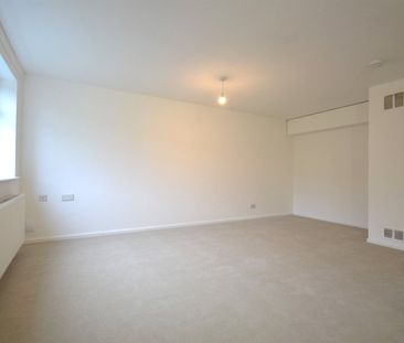 3 bedroom house to rent Bradshaw Road, Chichester, West Sussex, PO19 - Photo 2