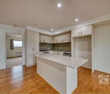 EFFORTLESS LIVING IN A PRIME LOCATION! - Photo 5