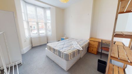 5 Bed Student Accommodation - Photo 4