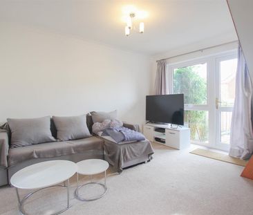 Loompits Way, Saffron Walden - Photo 2