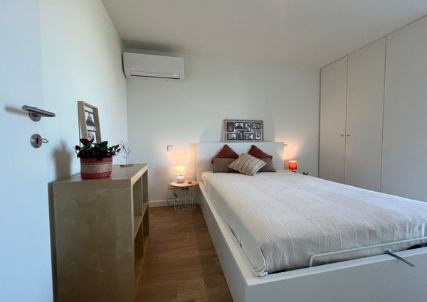 Apartamento T1 para Arrendamento com Varanda e Lugar de Estacionamento em Paranhos