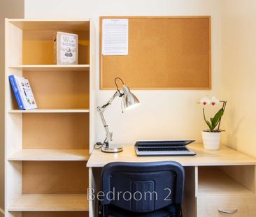 Room 2 - Photo 6