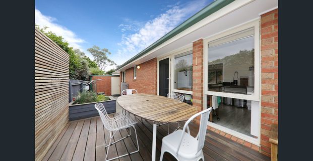 Well-Presented 2-Bedroom Front Unit in Prime Ringwood Location - Photo 1