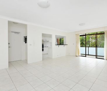 Spacious Two-Bedroom Apartment in the Heart of Glebe - Photo 2