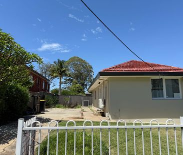 2 Bedroom Granny Flat Water & Electricity Included - Photo 2