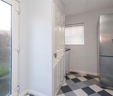 2 bed House - End Terrace To Let - Photo 5