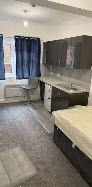 Room in a Shared House, Western Elms Avenue, RG30 - Photo 1