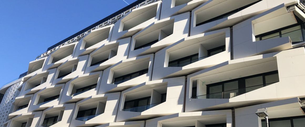 City-Residence: Frankfurt City: Exklusive 2-Zimmer-Wohnung mit Balkon und Tiefgaragenplatz - Foto 1