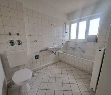 Renovierte 2-Zimmer-Wohnung mit Fahrstuhl in Bremerhaven-Lehe! - Photo 1