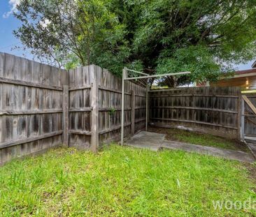 Love this low-maintenance corner home - Photo 1