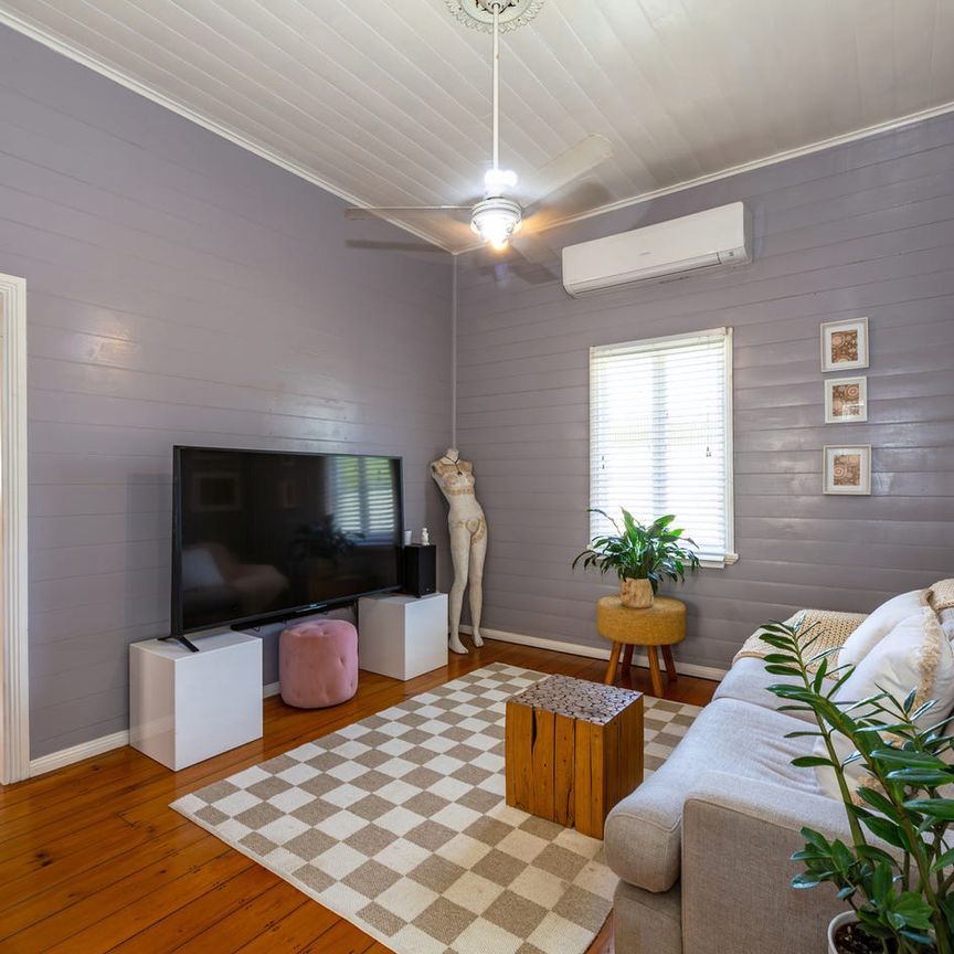 Beautifully presented Queenslander for Lease - Photo 1