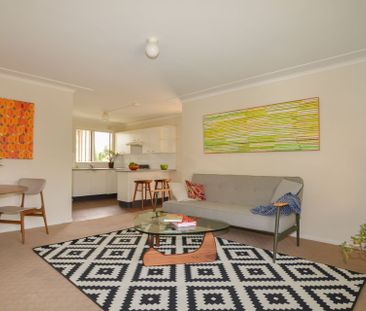 Convenient 2 Bedroom Apartment Close to Everything - Photo 2