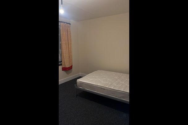 3 Bed Flat, Kitchener Road, E17 - Photo 1