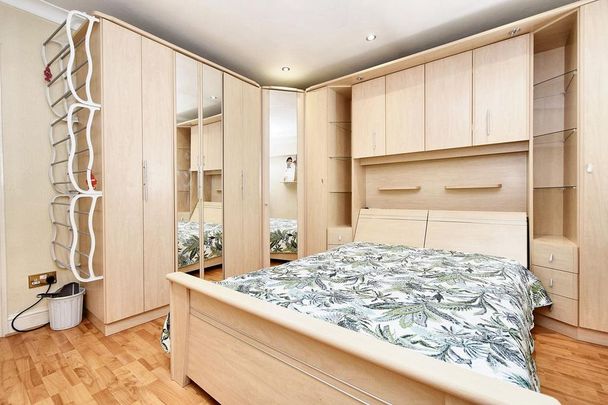 1 bedroom in a house share to rent - Photo 1