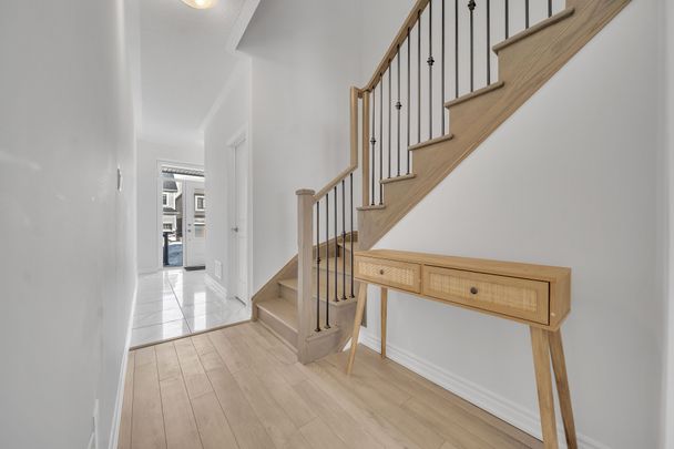 For Lease - 21 Tamworth Terrace, Barrie, Ontario - Photo 1