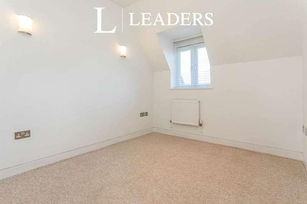 Ladbroke Road, Redhill, RH1 - Photo 1