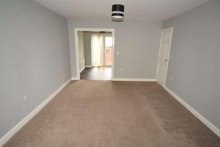 St James Gardens, Barrow-in-furness, Cumbria, LA14 - Photo 2