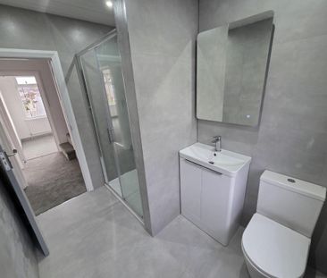 4 bedroom semi-detached house to rent - Photo 4