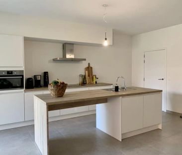 Prachtig gelijkvloers appartement te Sint-Eloois-Vijve met tuintje ... - Photo 5