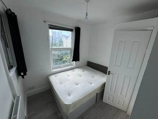 2 Bed Flat, Montpelier Road, BN1 - Photo 1