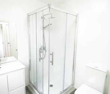 MODERN NEW, CORNER, SPACIOUS & CENTRAL - Photo 4