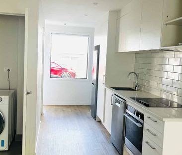 2-Bedroom Townhouse in New Lynn Central - Photo 3