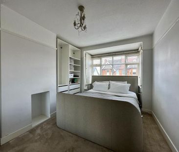 Robin Hood Road, Brentwood - Photo 4