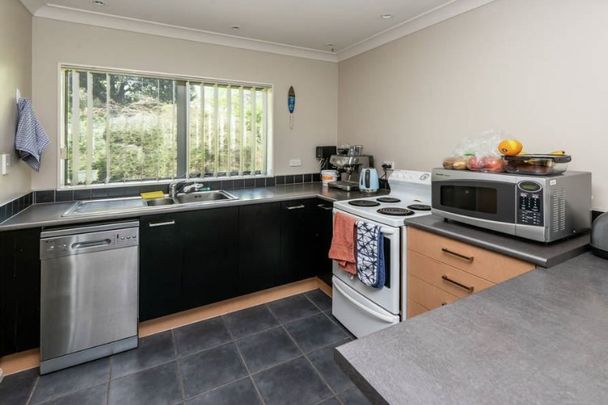 Charming 1-Bedroom Minor Dwelling in Rural Papakura - Photo 1