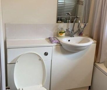 1 bedroom in a house share to rent - Photo 6