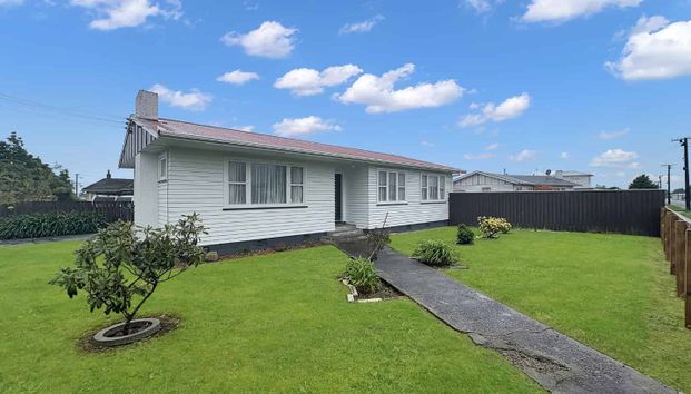 LEVIN - 3 BEDROOM - Photo 1