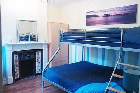 3 bedroom terraced house to rent - Photo 5