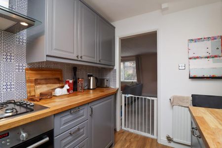 3 bedroom semi-detached house to rent - Photo 3