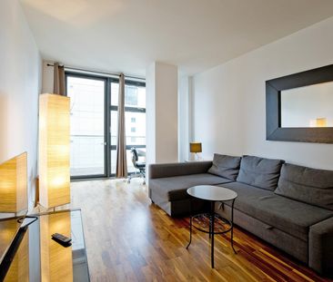 2 Bed Flat, Discovery Dock Apartments West, E14 - Photo 2