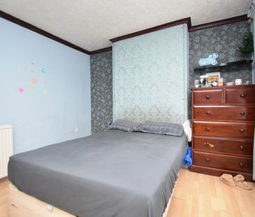 2 Bed Terraced House, Stirling Road, E13 - Photo 4